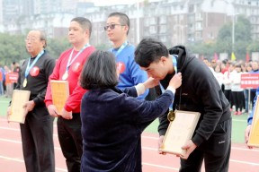 爱游戏体育-包含Ning赛事官方发布精彩发挥新规，加拿大队争议不断！的词条